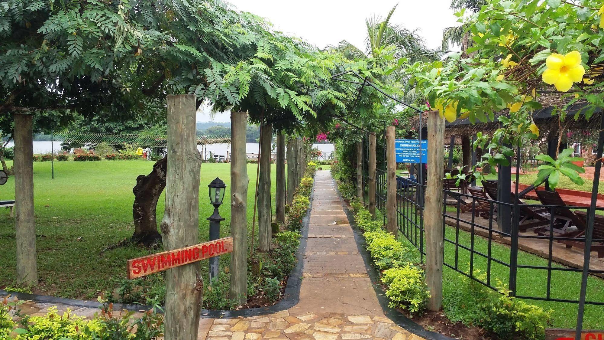 アフリキコ リバー フロント リゾート Akosombo エクステリア 写真